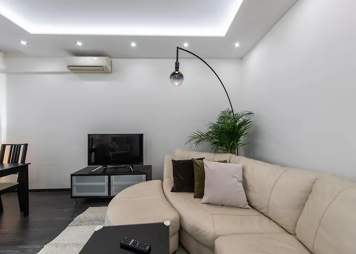 Spacious 3-Room Apartment With Free Parking