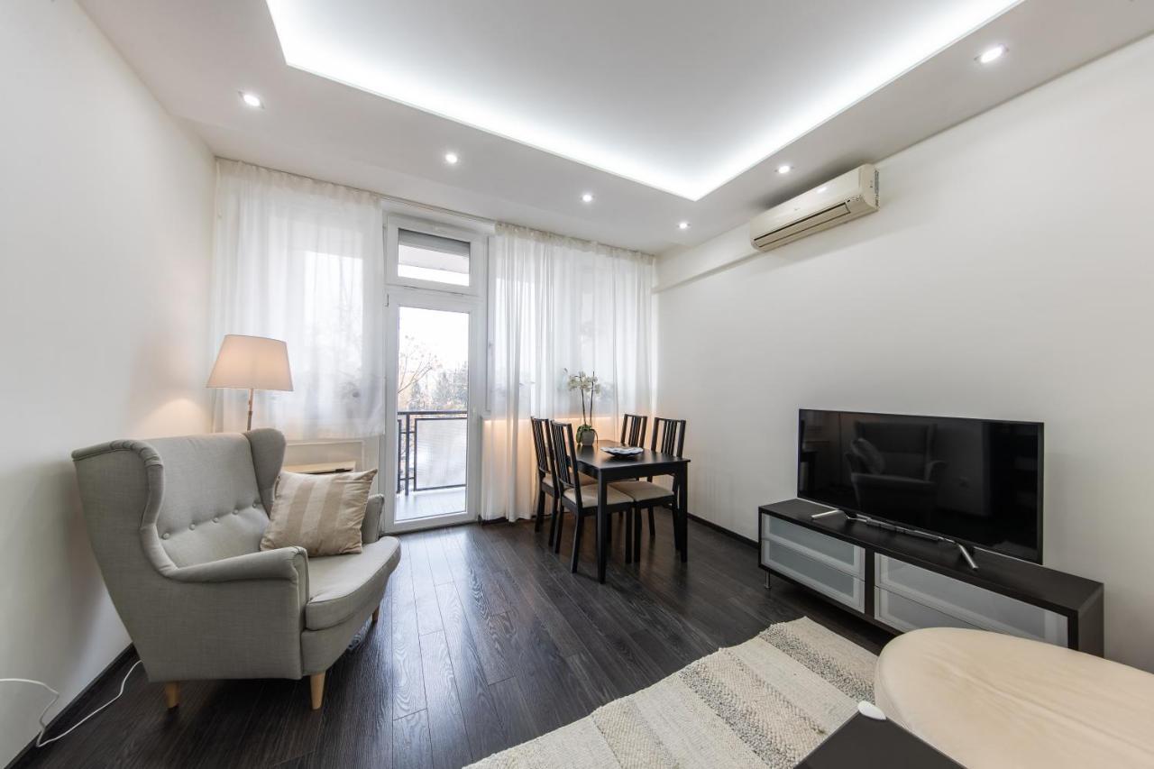 Spacious 3-room With Free Parking *
