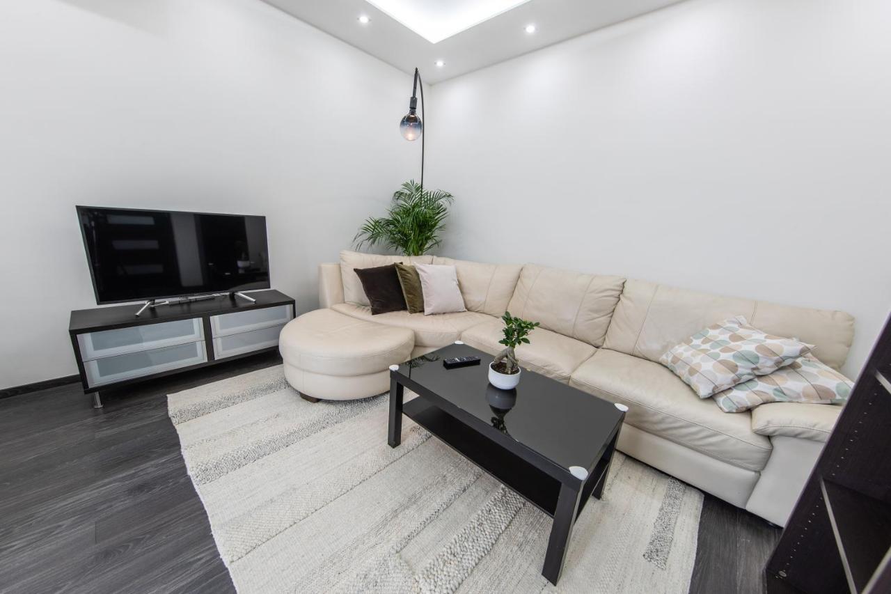 Spacious 3-room With Free Parking * Budapest